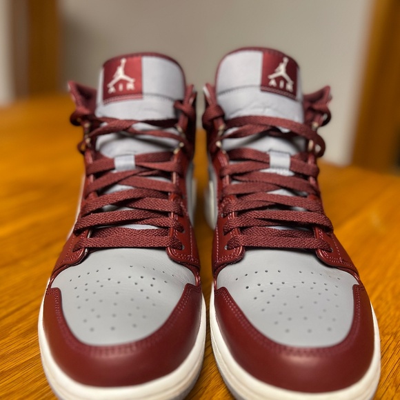 AIR JORDAN 1 MID CHERRYWOOD RED - Picture 2 of 6